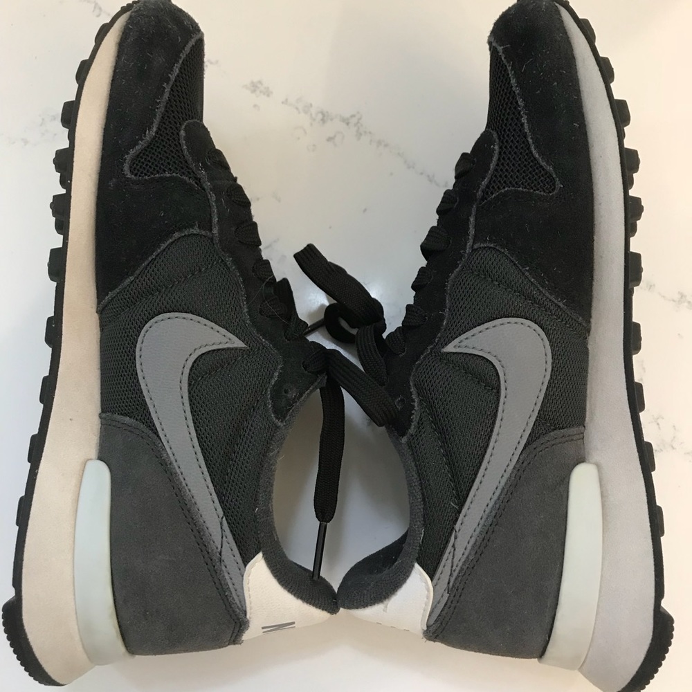 Nike Internationalist Sneakers